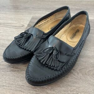 Men’s Santoni Vero Cuoio Italian Black Leather Slip On Loafers w/ Tassles 8 Shoe